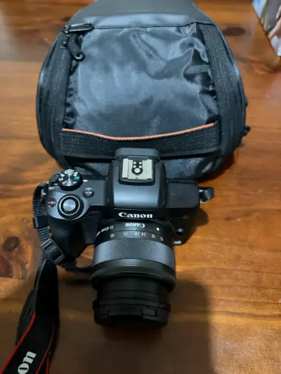 Cámara Canon EOS M50 Mark II con lente y accesorios - miniatura 3