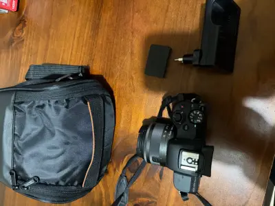 Cámara Canon EOS M50 Mark II con lente y accesorios - miniatura 5