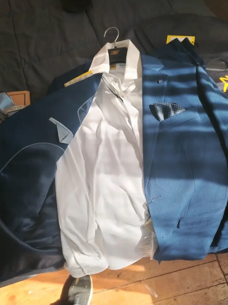 Traje azul para hombre con corbata - 2
