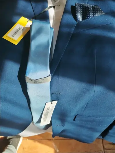 Traje azul para hombre con corbata - miniatura 3