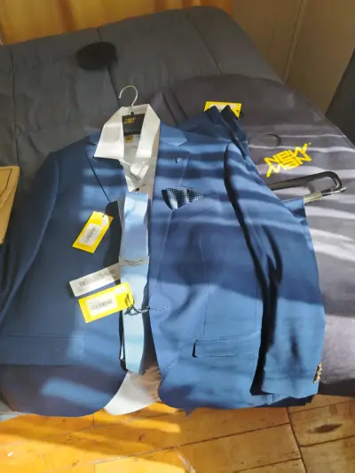 Traje azul para hombre con corbata - miniatura 4