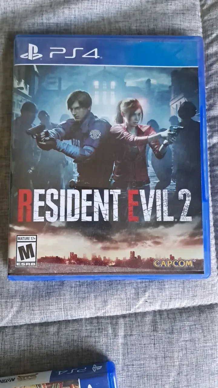 Juegos PS4 Crash Bandicoot y Resident Evil 2 - 3