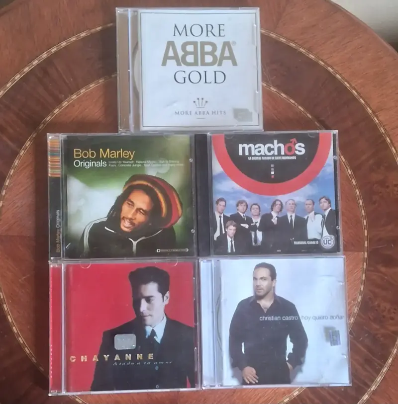 Lote de CDs de música variada: ABBA, Bob Marley, Chayanne y más - 2