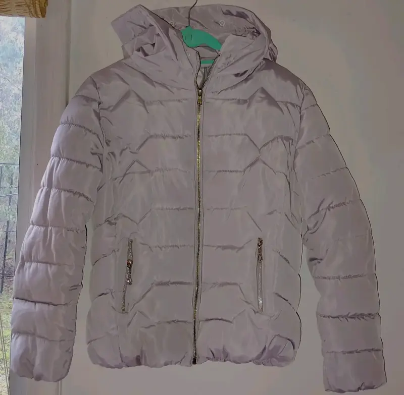 Chaqueta acolchada con capucha para mujer