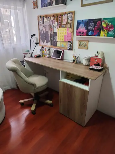 Escritorio de madera con silla giratoria beige - miniatura 2