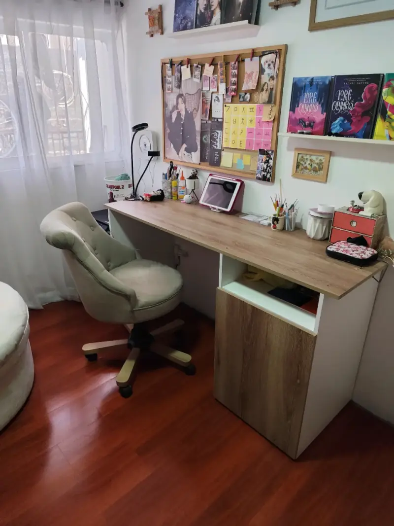 Escritorio de madera con silla giratoria beige - 3