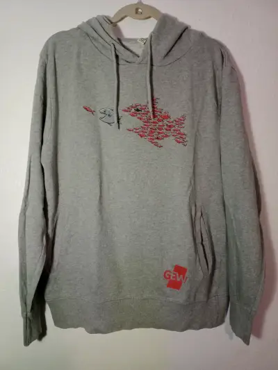 Polerón gris con diseño de tiburón y peces - miniatura 1