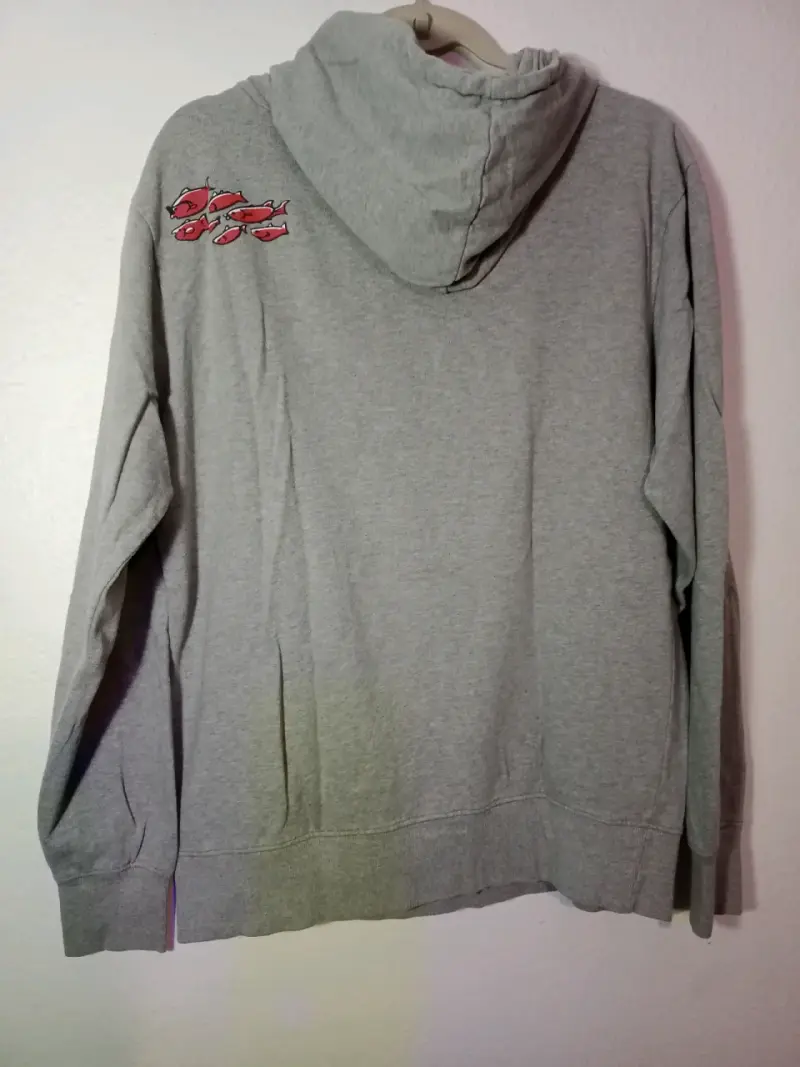 Polerón gris con diseño de tiburón y peces - 2