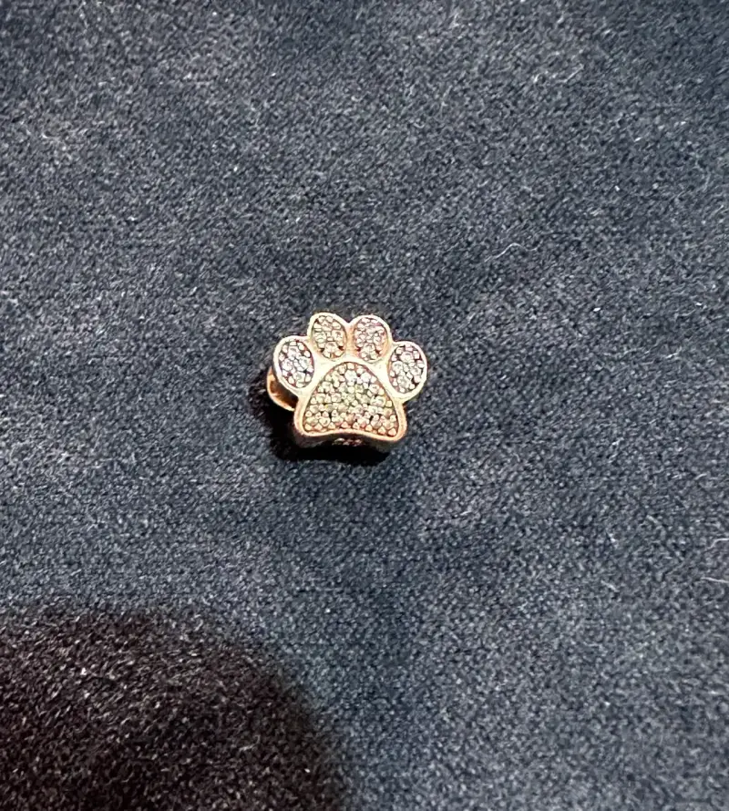 Charm Pandora bañana en oro 14k