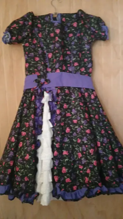Vestido de cueca floral con toques morados - miniatura 1