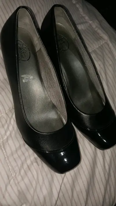Zapatos de tacón bajo negros elegantes - miniatura 1