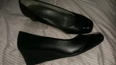 Zapatos de tacón bajo negros elegantes - miniatura 2