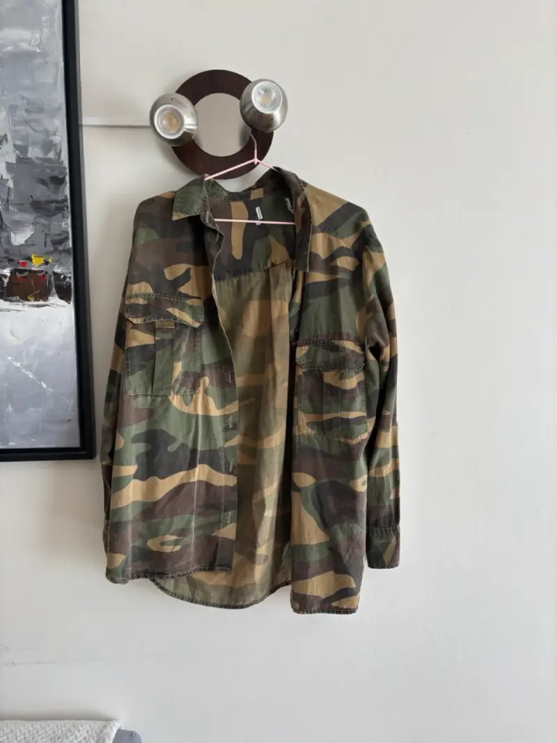 Camisa de camuflaje para hombre en buen estado - 1