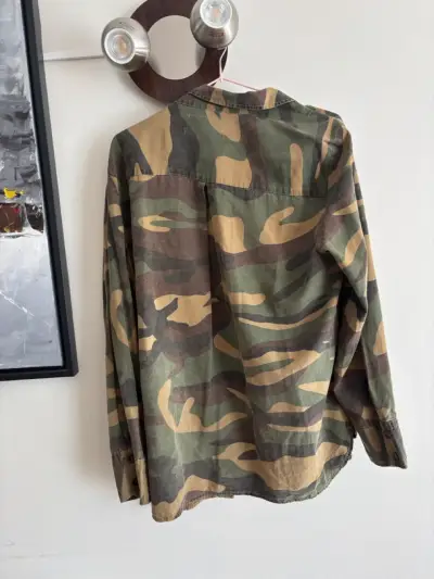Camisa de camuflaje para hombre en buen estado - miniatura 3