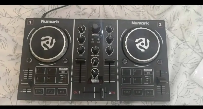Controlador DJ Numark Party Mix con estuche - 2