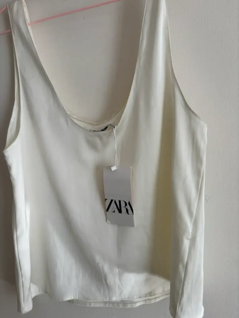 Top blanco sin mangas Zara con etiqueta - 3