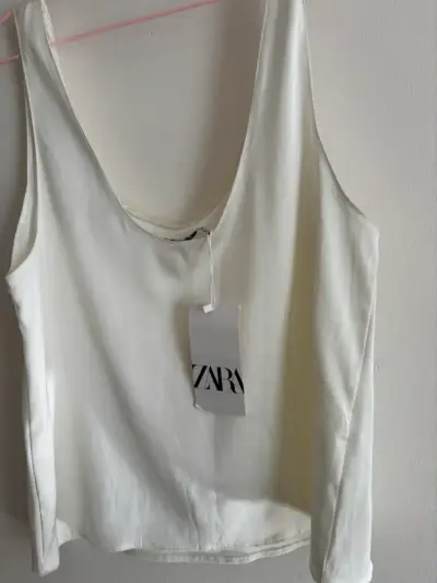 Top blanco sin mangas Zara con etiqueta - miniatura 3