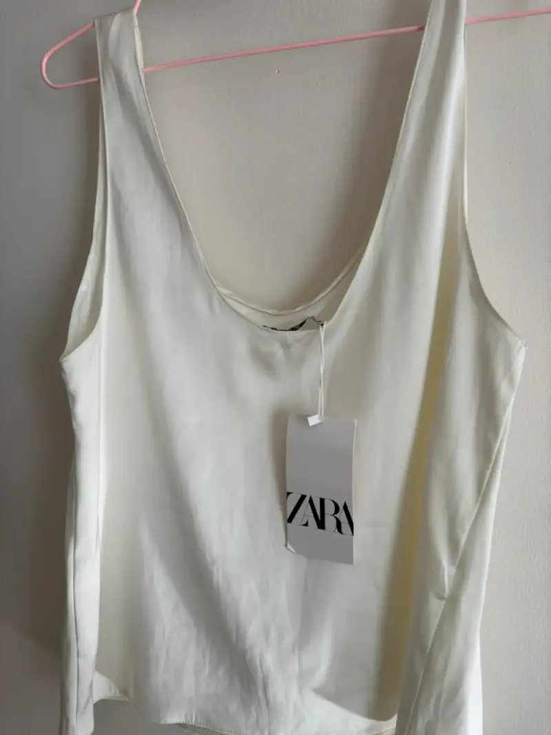 Top blanco sin mangas Zara con etiqueta - 4
