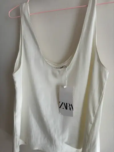 Top blanco sin mangas Zara con etiqueta - miniatura 4