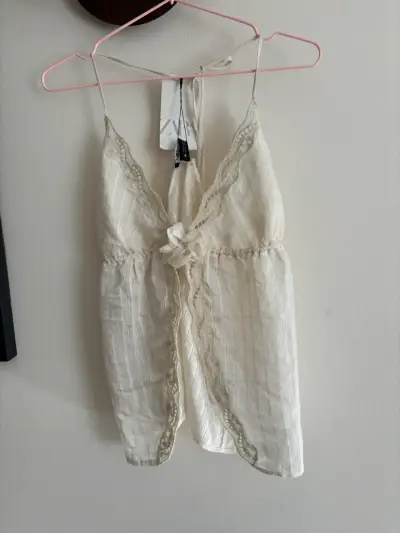 Blusa de encaje beige Zara nueva - miniatura 2