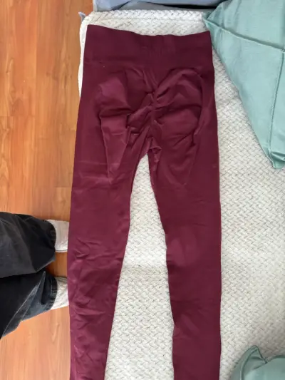 Leggings deportivos burdeos con diseño fruncido - miniatura 1