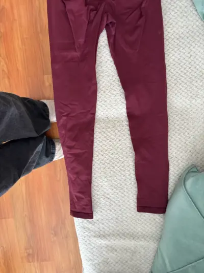 Leggings deportivos burdeos con diseño fruncido - miniatura 2