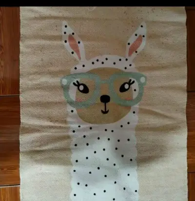 Alfombra infantil con diseño de animales y espacio - miniatura 1