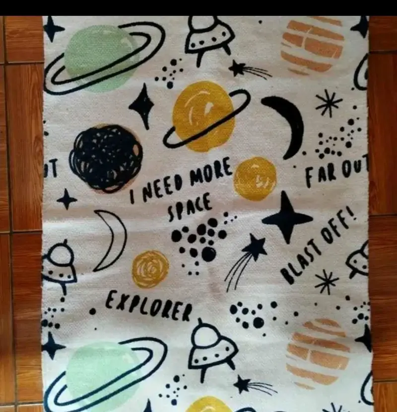 Alfombra infantil con diseño de animales y espacio - 2
