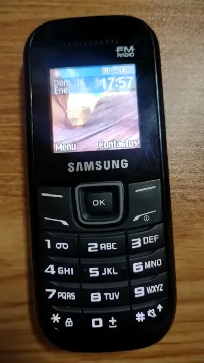 Teléfono Samsung GT-E2120 - miniatura 1