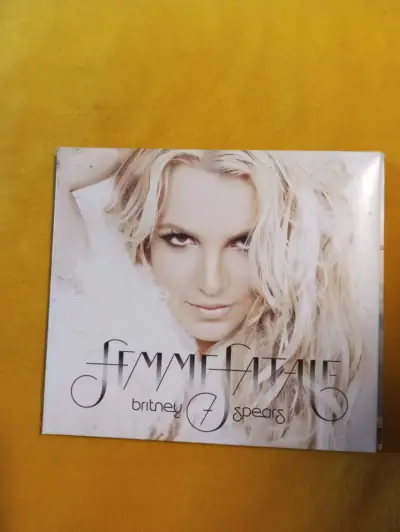 CD Britney Spears – Femme Fatale (Edición Japonesa - miniatura 1