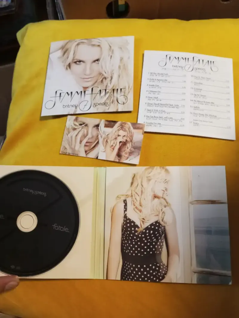 CD Britney Spears – Femme Fatale (Edición Japonesa - 6