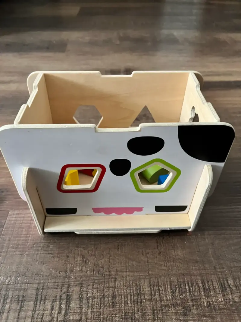 Cubo de madera didáctico para encajar figuras - 5