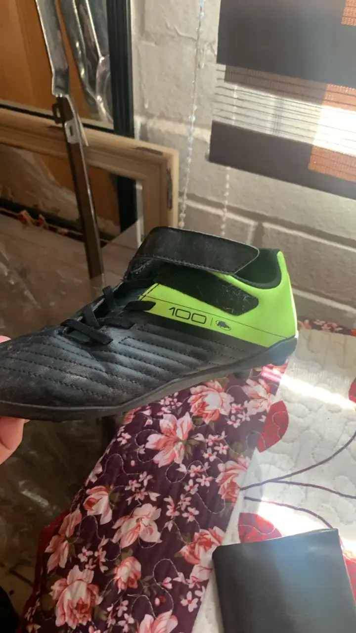 Botines de fútbol negros para niños - 3