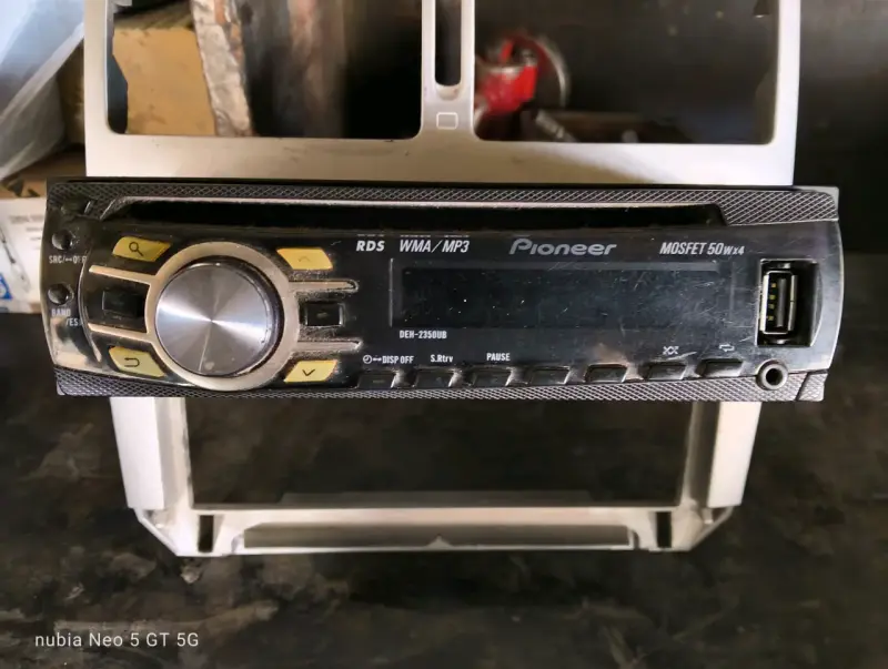 Radio de Auto Pioneer DEH-2350UB con USB - 2