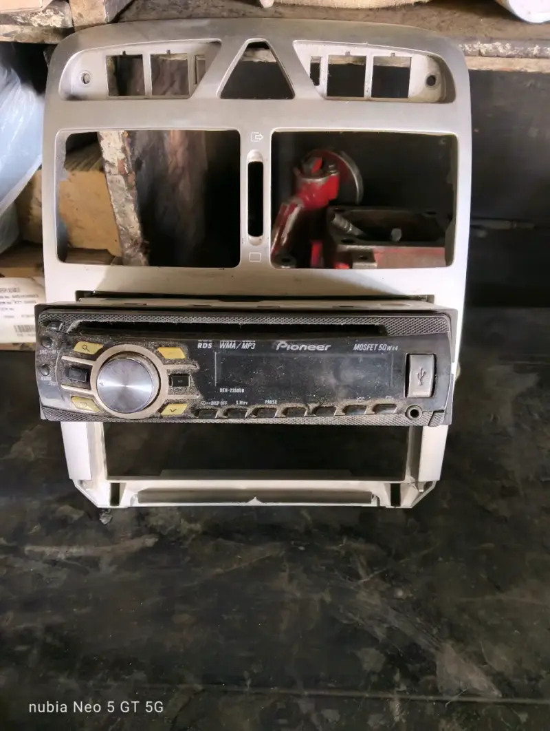 Radio de Auto Pioneer DEH-2350UB con USB - 3