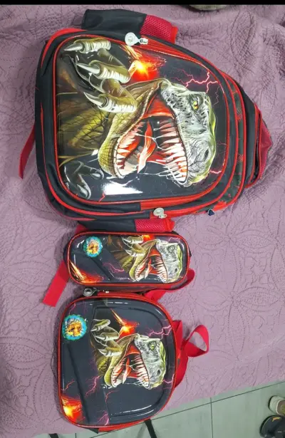 Set de Mochila y Estuches con Diseño de Dinosaurio - miniatura 1