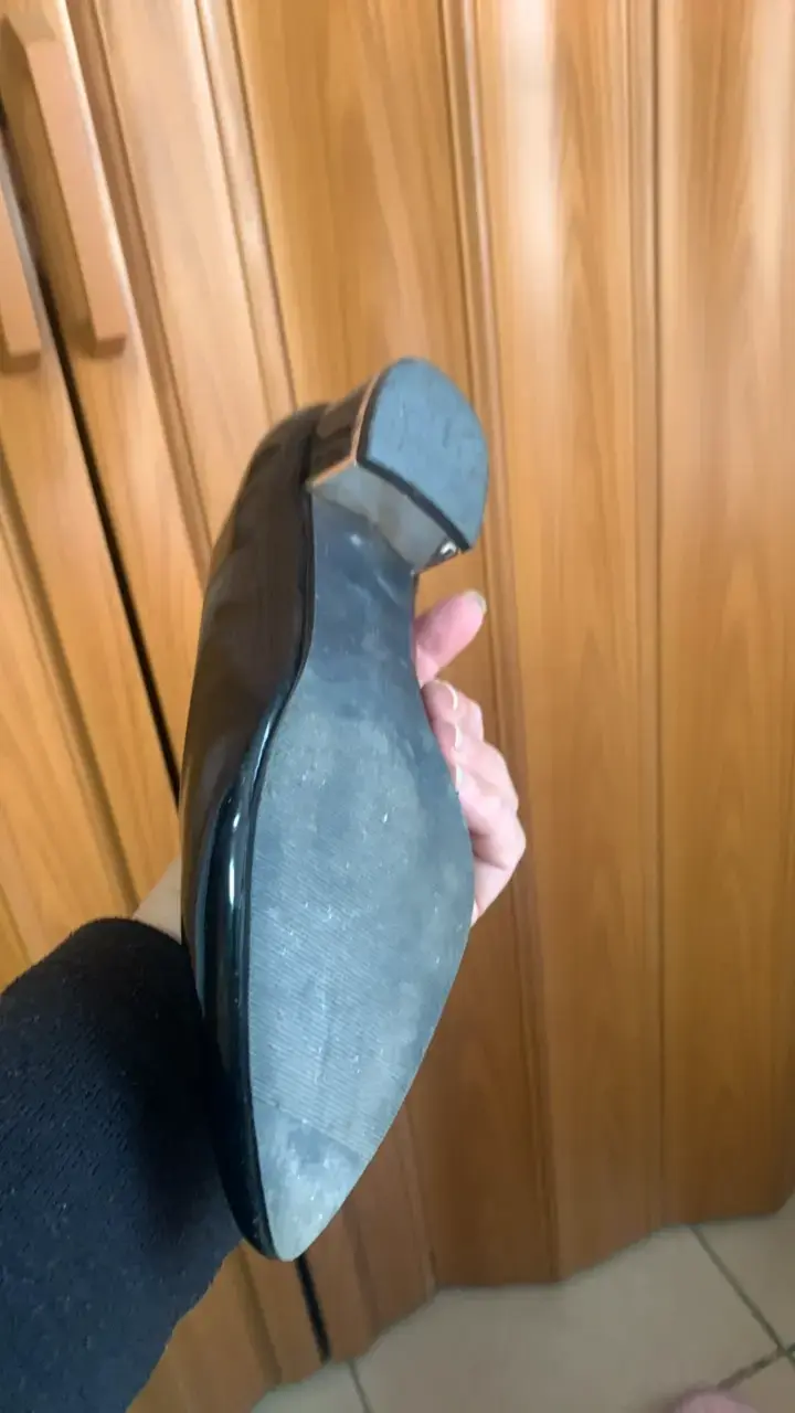 Zapatos de charol negro con tacón bajo - 3