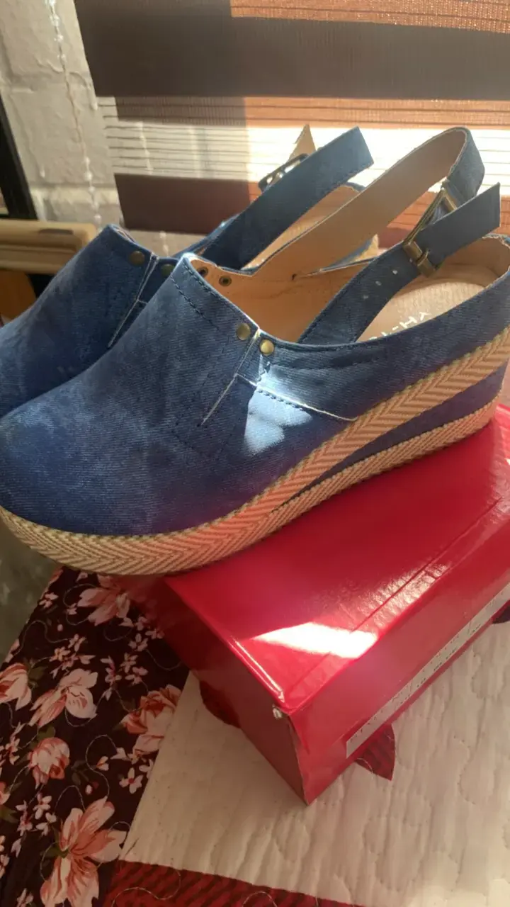 Zapatos de cuña azul para mujer