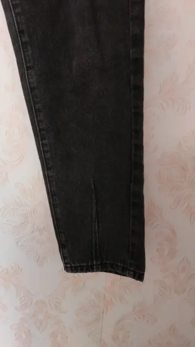 Pantalones negros elásticos para mujer - miniatura 4