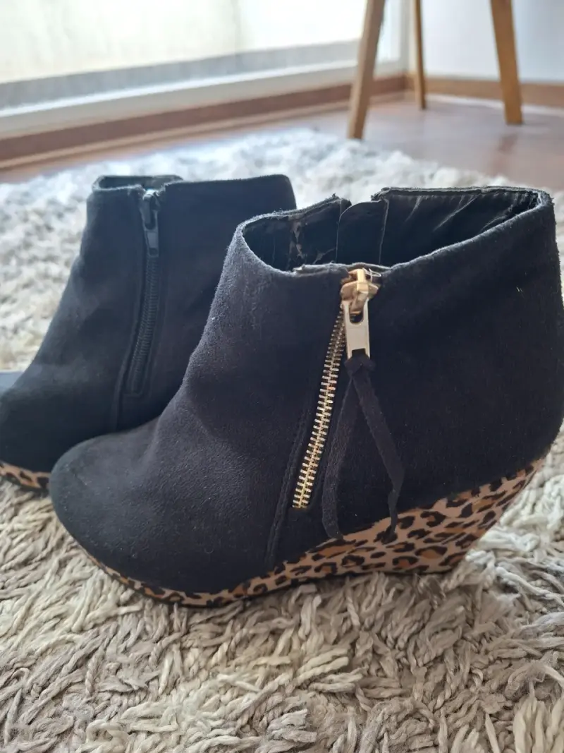 Botines negros con plataforma animal print - 1