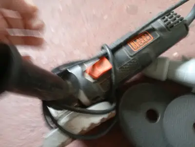 Esmeril angular Black & Decker con discos - miniatura 1