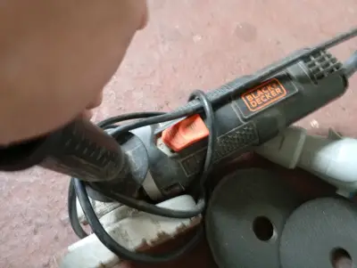 Esmeril angular Black & Decker con discos - miniatura 2