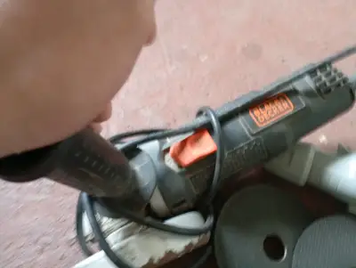 Esmeril angular Black & Decker con discos - miniatura 3