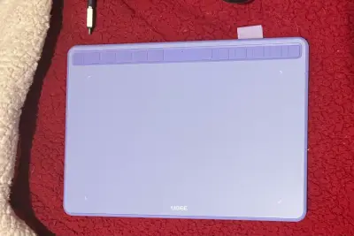Tableta gráfica Ugee con lápiz y cable - miniatura 1