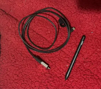 Tableta gráfica Ugee con lápiz y cable - miniatura 2