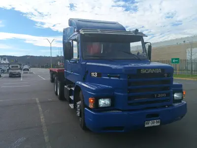 Camión Scania T360 azul en buen estado - miniatura 1