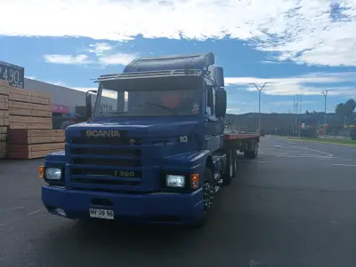 Camión Scania T360 azul en buen estado - miniatura 2