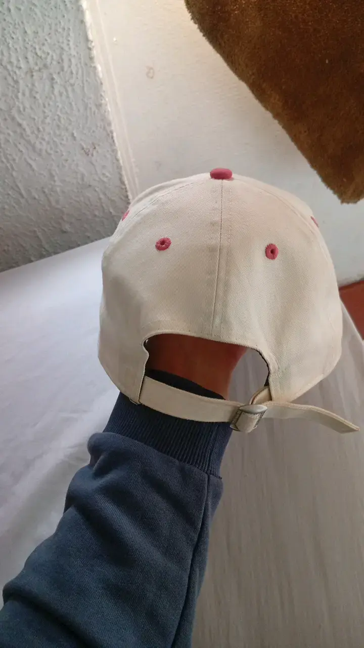 Gorra New Era 9Forty Ajustable Blanca y Rosa - 3