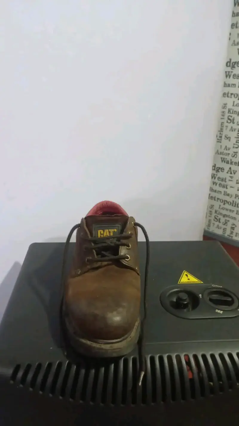 Zapatos de seguridad CAT marrones usados - 2