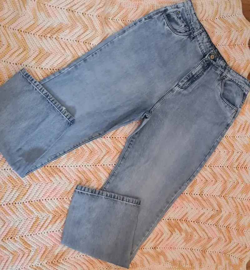 Jeans anchos de mezclilla azul claro